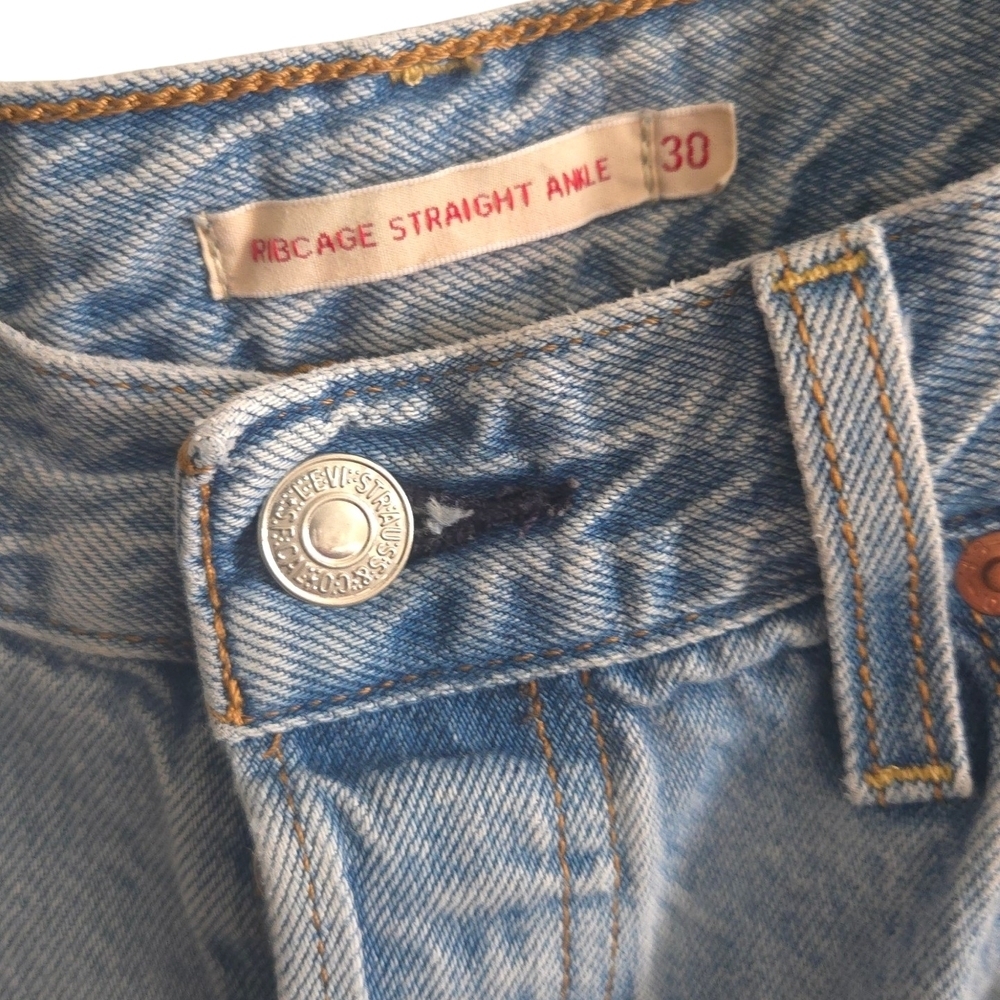 Levi's Ribcagw Straight Ankle Womens Jeans - Picture 3 of 3